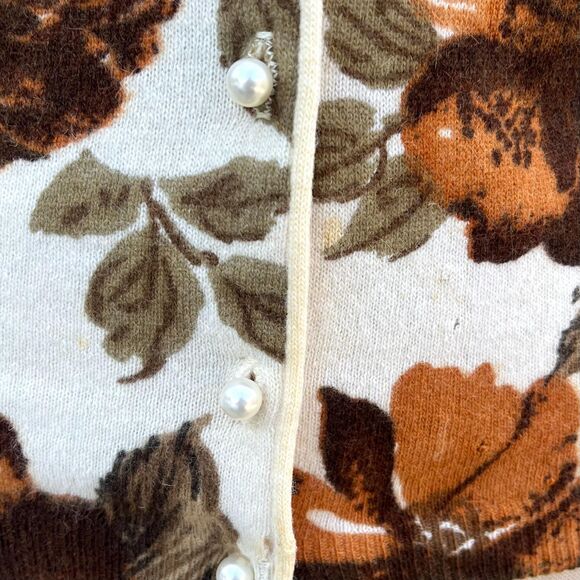 French Angora Cardigan Vintage Floral sweater in Medium - Picture 4 of 9